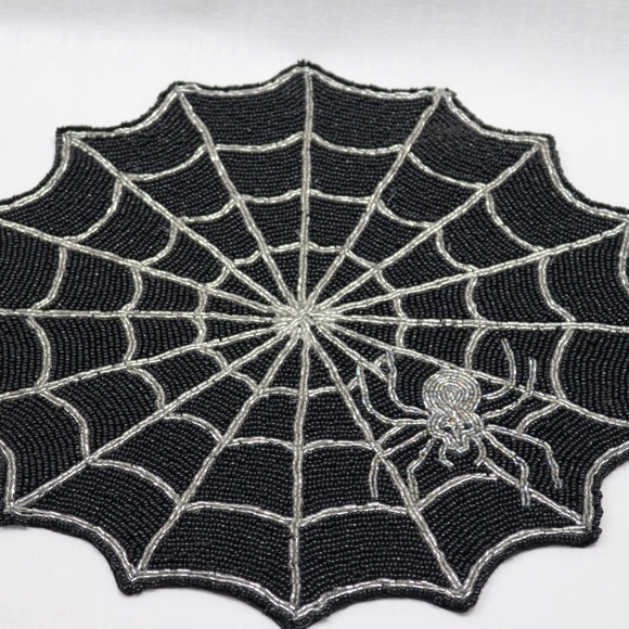 TAHARI HOME SPIDER WEB BEADED CHARGER PLACEMATS - SILVER/BLACK - S/4 - NEW - Picture 6 of 6